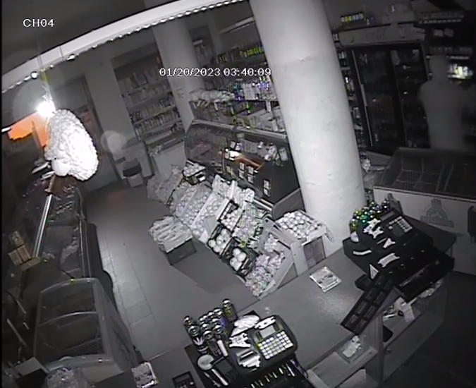 Záznam z bezpečnostních kamer zachytil zloděje v Karviné