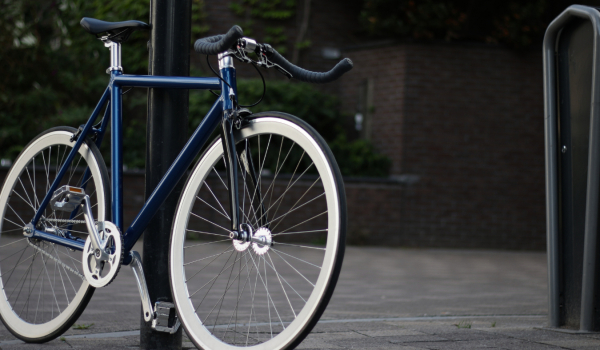 Léto láká nejen cyklisty, ale i zloděje: Jak zabezpečit své kolo?